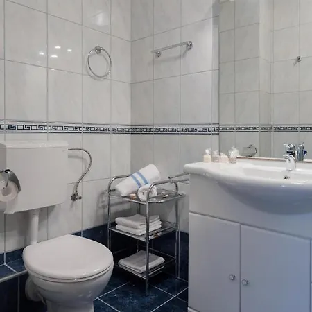 Blue Lagoon Apartment *